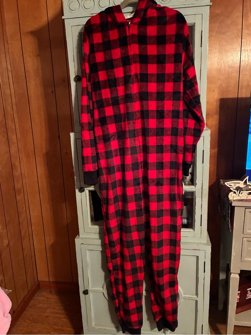 Ladies NWT Red and Black Buffalo Hooded Plaid Fleece Pajama Onesie B18